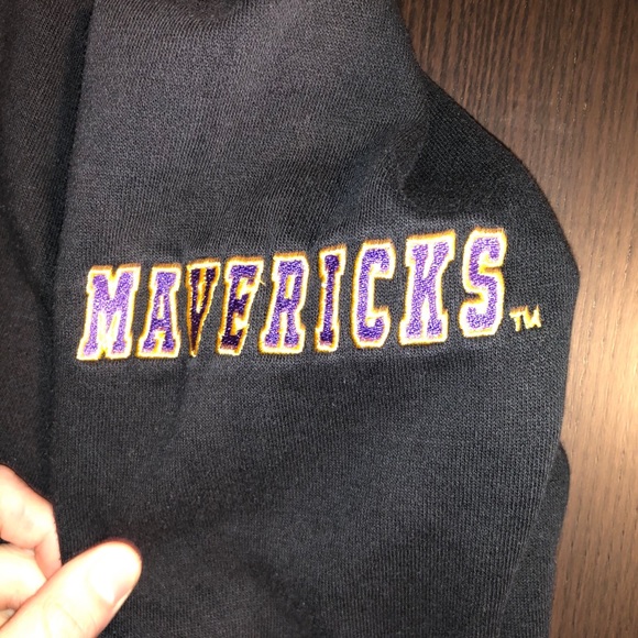 Minnesota state university hoodie - Picture 2 of 3